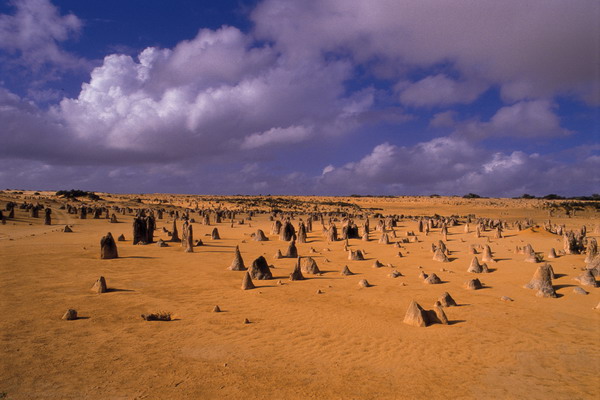 澳洲风光图片-世界风光图 沙漠 黄沙 白云,世界