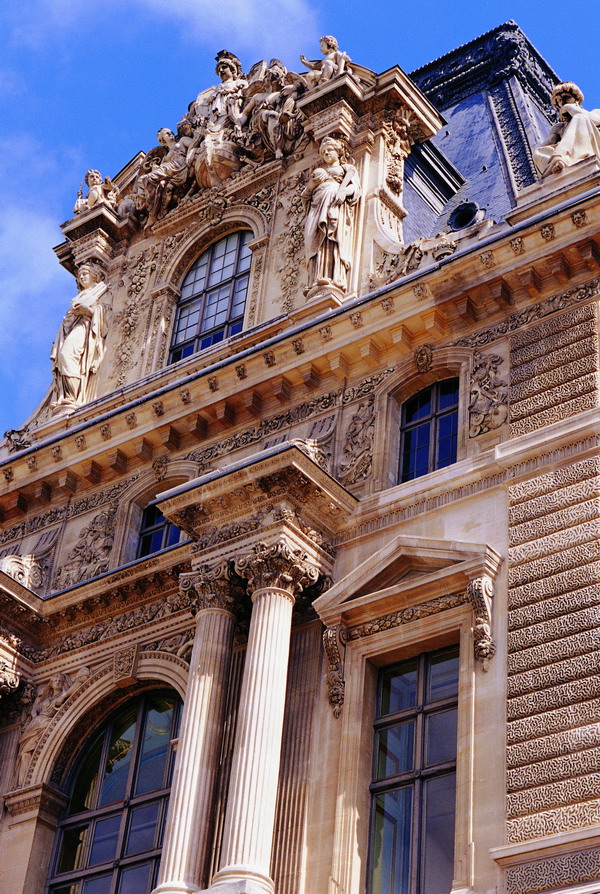 法国风情图片-世界风光图 雕像 石柱 圆拱窗户