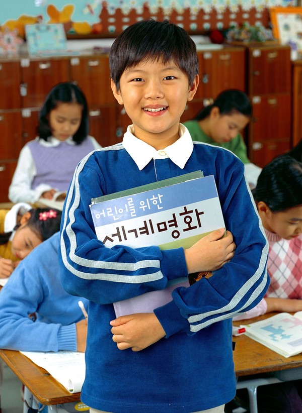 小学教育图片-儿童图 韩文 书籍 捧立,儿童,小学
