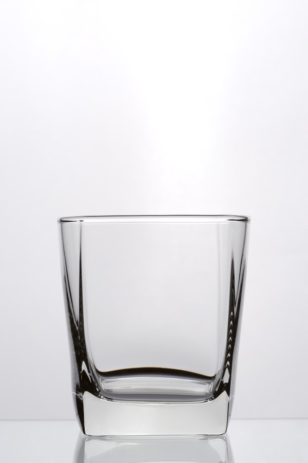 简单生活静物图片-静物图 玻璃杯 水杯 易碎物