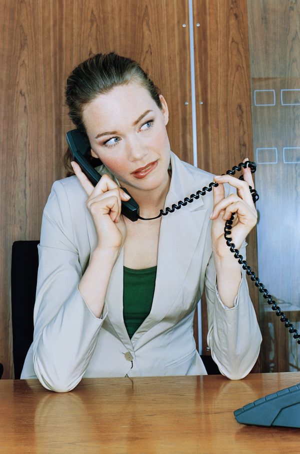 高层人士图片-商业情景图 电话线 接电话 办公