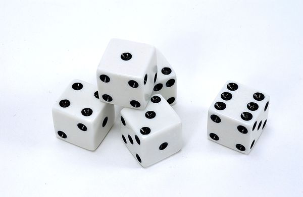 赌具图片-静物系列图 黑白 赌具 堆积,静物系列