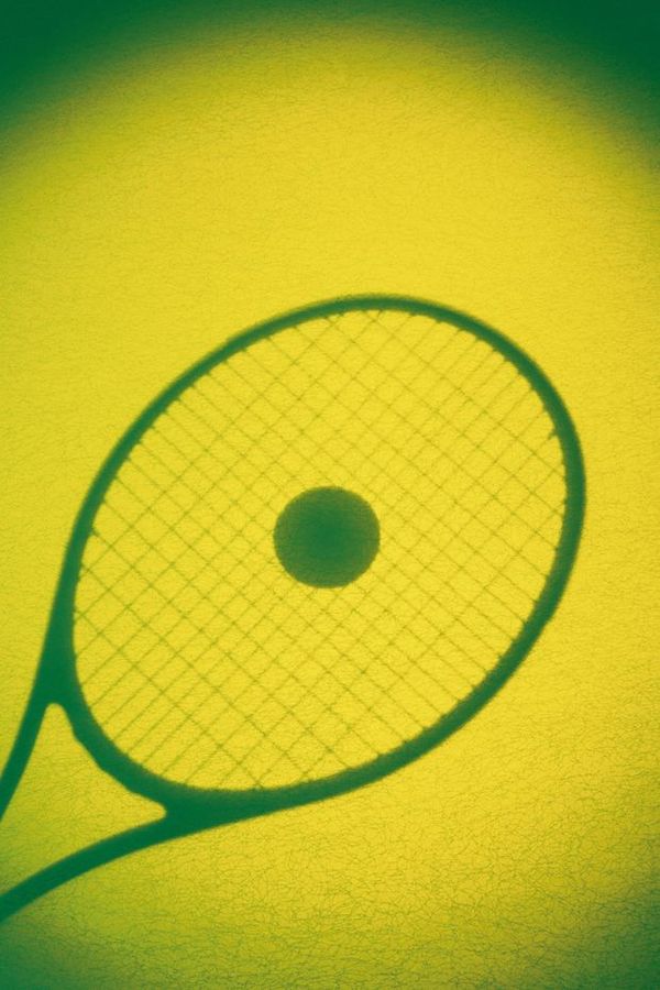 物件光影投射图片-静物图 羽毛球拍 击球 体育