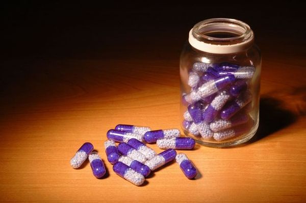 药品图片-医疗图 玻璃 瓶装 倒出,医疗,药品