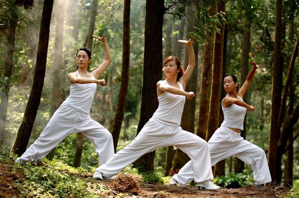 瑜伽健身图片-运动休闲图 女子锻炼,运动休闲,