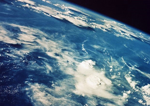 地球特写图片-自然风景图 地球 白色代表云层 