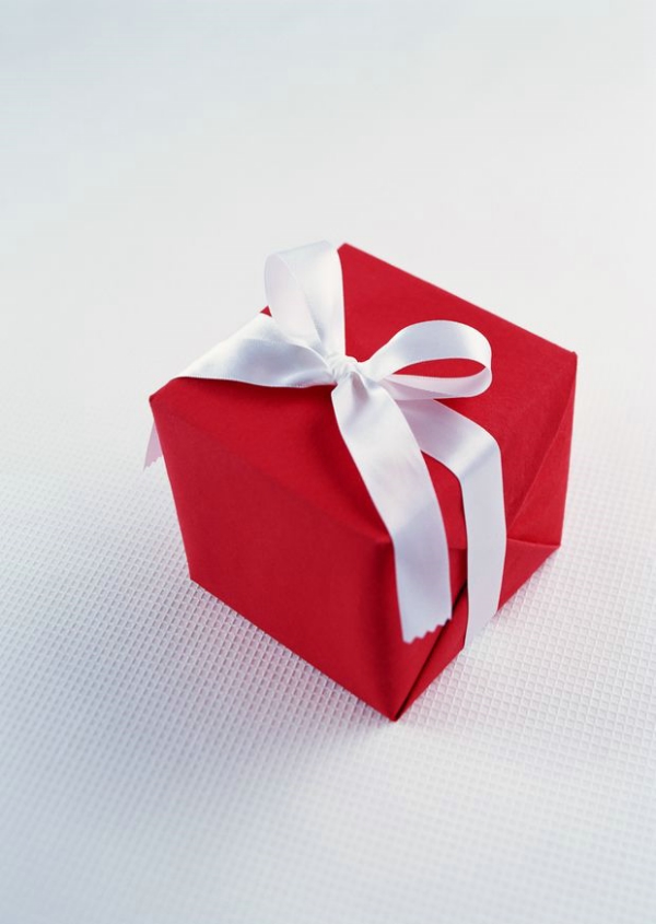 礼物装饰图片-节日物语图红色礼盒圣诞礼盒,节