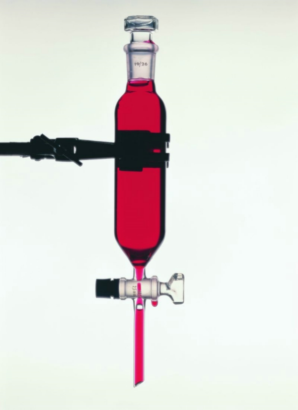 高科技治疗图片-医学医药图 做实验 红色液体,