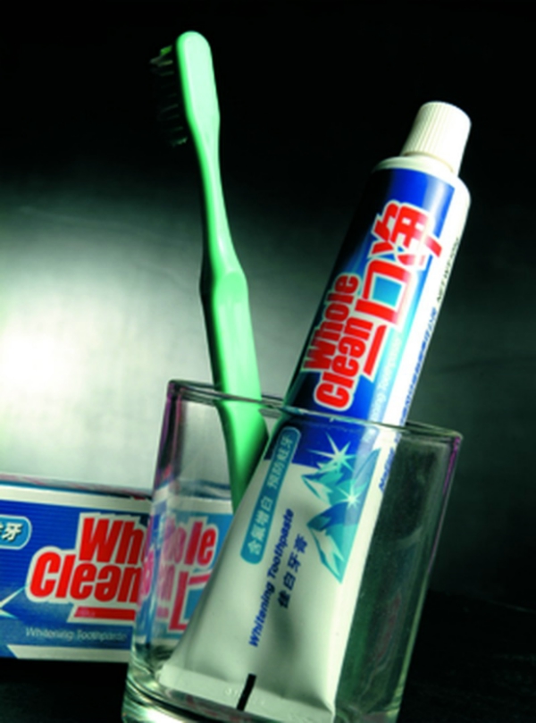 包装设计定位法图片-广告创意图 口杯 牙膏 牙