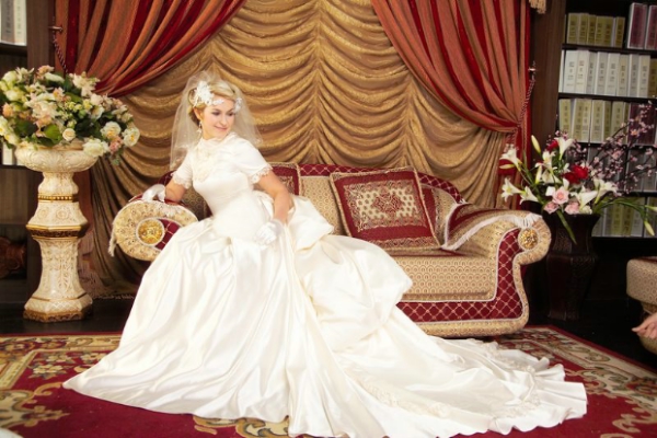 皇室婚纱图片_英国皇室婚纱图片(2)